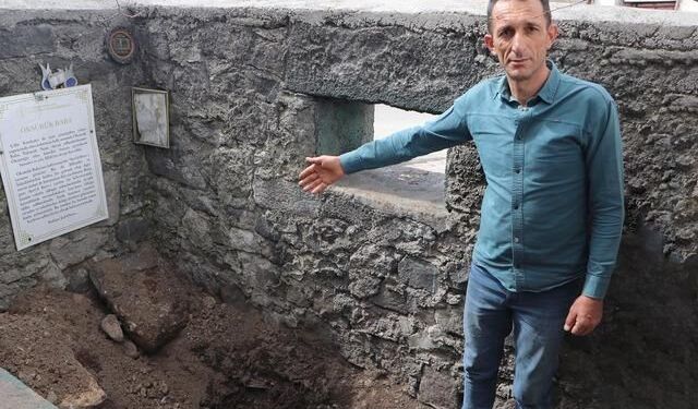 Türbede İzinsiz Define Kazısı Yapıldı