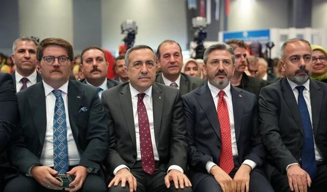 Van'da Kariyer Fuarı Açılışında Anons Hatası: AK Parti Yerine 'AKP', İl Başkanı İsmi Yanlış Telaffuz Edildi