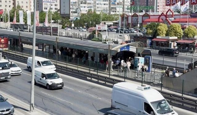 Beylikdüzü'nde Baba ve Oğulun Takip Ettiği Genç Bıçaklanarak Öldürüldü