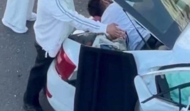 Diyarbakır'da İki Otomobilin Çarpıştığı Kazada 3 Kişi Yaralandı
