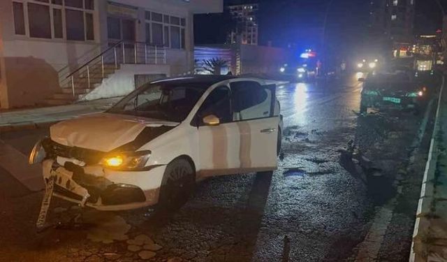 Elazığ'da Üç Araç Birbirine Girdi: 3 Kişi Yaralandı