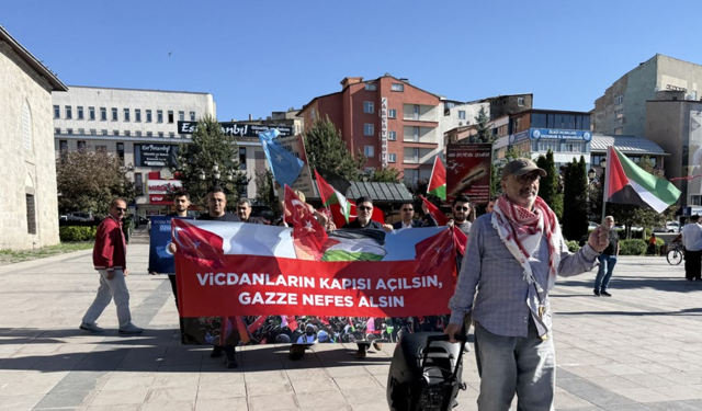 Erzurum'da Sağlıkçılar Gazze İçin 136. Haftada Sessiz Yürüyüşte