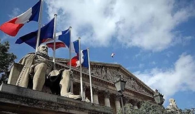 Fransa'da Aşırı Sıcaklara Karşı Kamusal Alanlarda Alkol Yasağı Getirildi
