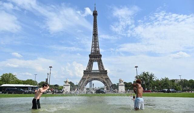 Paris'te Rekor Sıcaklar Hayatı Zorluyor