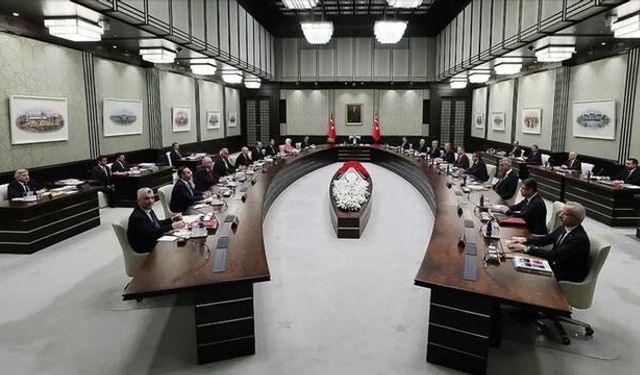 Sinan Burhan: Kabinede 3-5 Bakanın Görev Değişikliği Bekleniyor