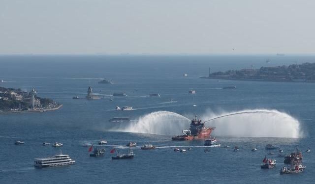 15 Temmuz Şehitleri Anısına İstanbul Boğazı'nda 253 Gemiyle Deniz Korteji