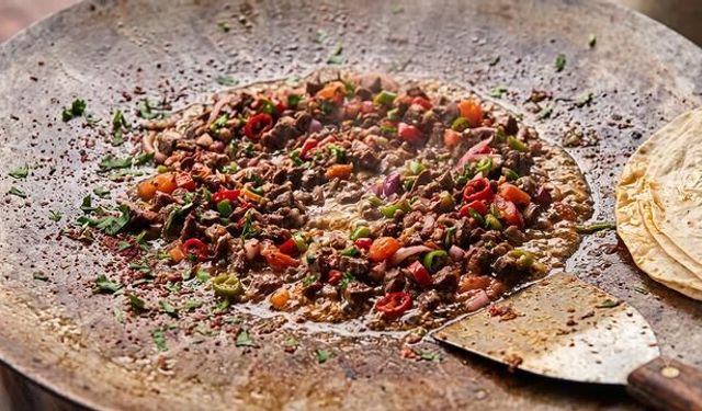 Adana'nın Sokak Lezzeti Ciğer Tantuni: Unutulmayan Efsane Tat