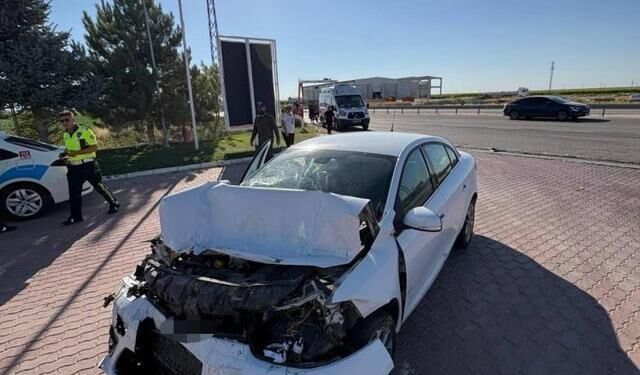 Aksaray'da otomobil kamyona arkadan çarptı: Aynı aileden 5 kişi yaralandı