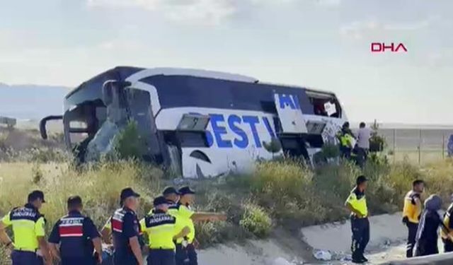 Aksaray'da Yolcu Otobüsü Kontrolden Çıkarak Yoldan Çıktı
