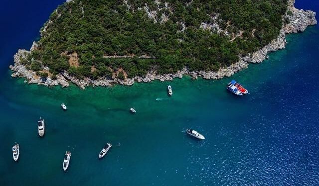 Antalya'da Sıçan Adası Yaz Sezonunda Tekne ve Yatların Gözdesi Oldu