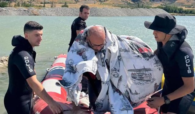 Atatürk Barajı Göleti'nde Mahsur Kalan Balıkçı Kurtarıldı