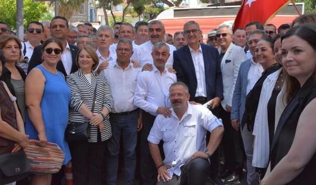 Balıkesir'de 12 Belediye Başkanı CHP'den İstifa Ederek Yeni Parti'ye Katıldı