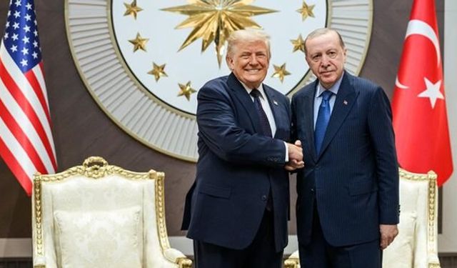 Beyaz Saray, Trump ve Erdoğan'ın NATO Zirvesi'ndeki Tokalaşma Anını Paylaştı