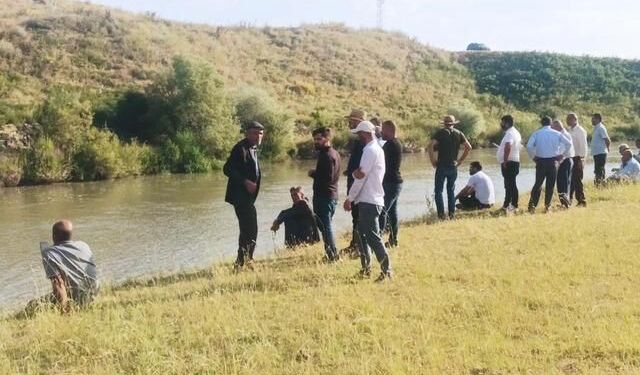 Bulanık'ta Kocasu Çayı'na Düşen İki Kardeşten Biri Hayatını Kaybetti, Diğeri Kayıp