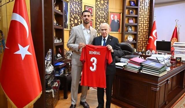 Devlet Bahçeli, Milli Futbolcu Merih Demiral'ı Makamında Ağırladı