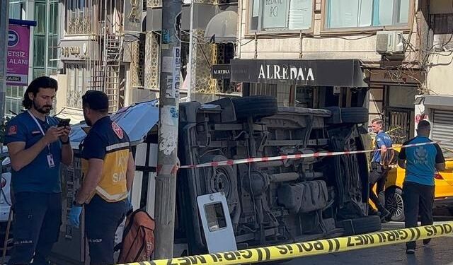 Fatih'te İETT Otobüsü ve Ambulans Çarpıştı: 5 Kişi Yaralandı