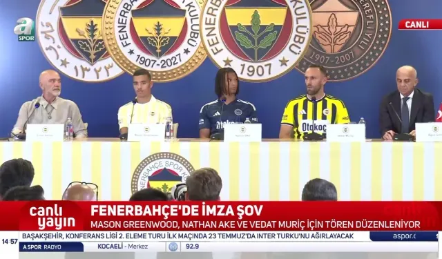 Fenerbahçe yeni transferleri için imza töreni gerçekleştirdi