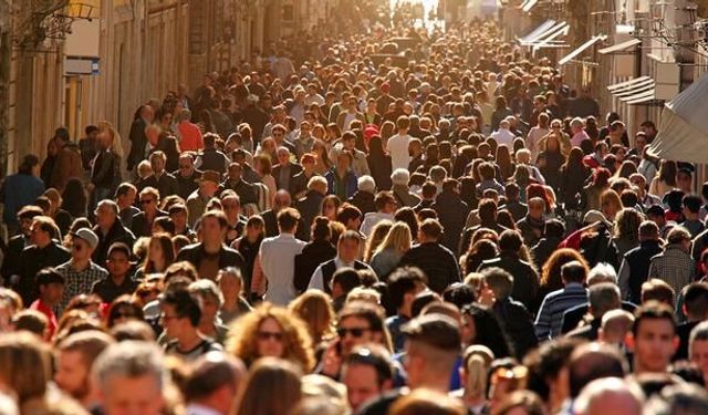 Fransa'dan Doğum Oranlarını Artırmaya Yönelik Yeni Ücretli Ebeveyn İzni Düzenlemesi