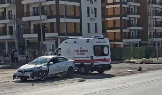 Gaziantep Nurdağı'nda İki Otomobilin Çarpışması Sonucu 4 Kişi Yaralandı