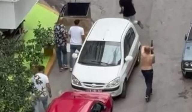 İzmir'de Sokak Ortasında Silahlı Saldırıya Polis Müdahalesi