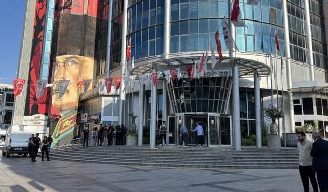 İzmit Belediyesi'ne Operasyon: Başkan Fatma Kaplan Hürriyet ve Eşi Gözaltında