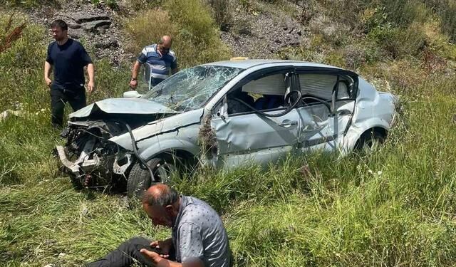 Kars'ta otomobilin şarampole devrilmesi sonucu 2 kişi yaralandı