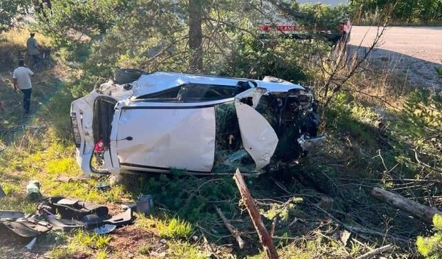 Kastamonu Azdavay'da Otomobil Şarampole Yuvarlandı: 5 Kişi Yaralandı