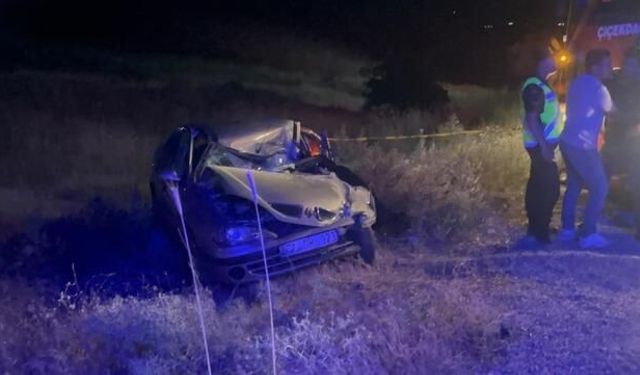 Kırşehir'de Otomobilin Traktöre Arkadan Çarpması Sonucu 1 Kişi Öldü, 2 Kişi Yaralandı