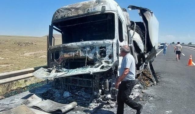 Konya Ereğli'de Sebze Yüklü Tırın Fren Sistemi Alev Aldı
