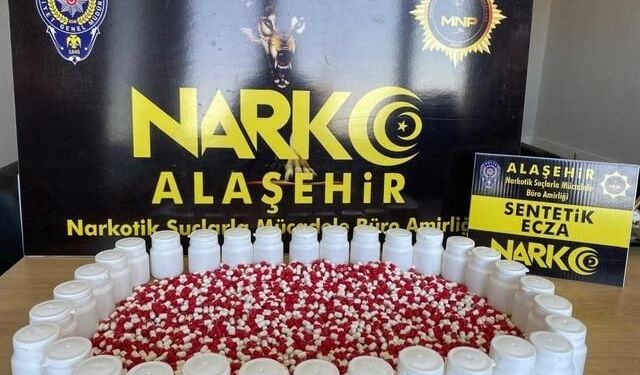Manisa Alaşehir'de bin 803 sentetik ecza hap ele geçirildi