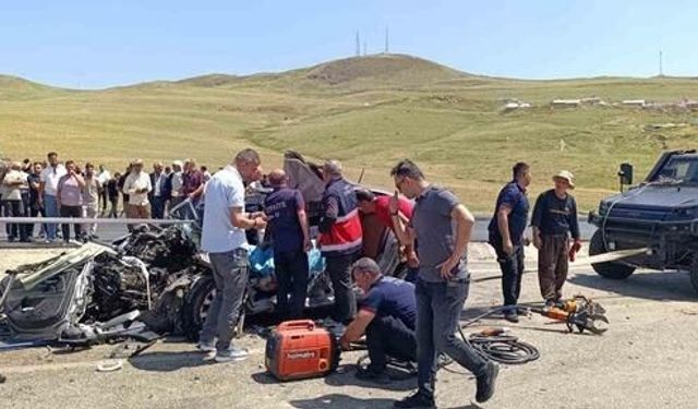 Muş Varto'da Kamyon ve Otomobil Çarpıştı: 2 Kişi Hayatını Kaybetti, 1 Kişi Yaralandı