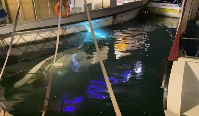 Sinop'ta Kıyıya Bağlı Tekne Suya Gömüldü, Dalgıçlarla Kurtarma Çalışması Başladı