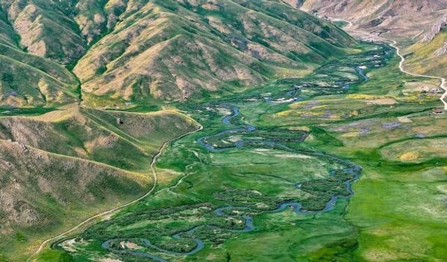 Şırnak Beytüşşebap'taki Faraşin Yaylası, Buzul Sularıyla Doğa Tutkunlarını Çekiyor