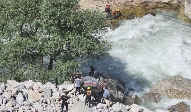 Şırnak'ta Habur Çayı'nda kaybolan genç için arama çalışmaları devam ediyor