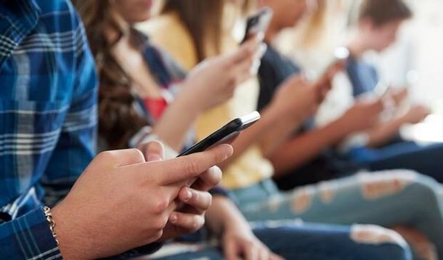 Sosyal Medyada Yeni Dönem: Yapay Zeka Etiketi ve Gizli Reklam Yasağı
