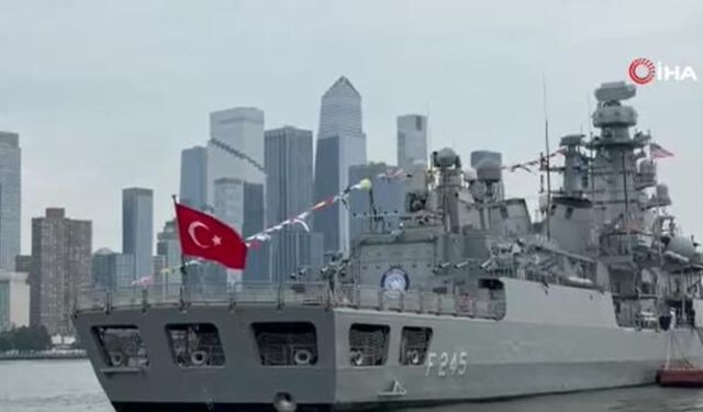 TCG Oruçreis, ABD'nin 250. kuruluş yıl dönümü kutlamalarında New York'ta