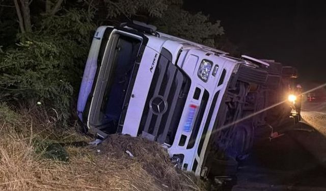 Tekirdağ Çorlu'da Devrilen Tırın Sürücüsü Hayatını Kaybetti