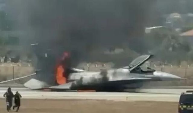 Yunanistan'da F-16 Zorunlu İniş Yaptı, Uçak Alev Aldı