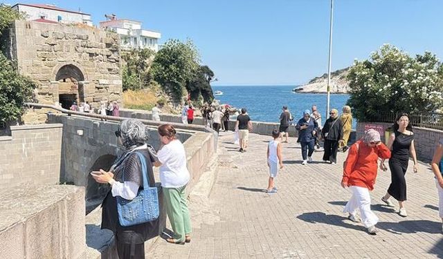Amasra'da Turist Sayısı 1 Milyonu Aştı: Tarih ve Doğa Turizmi Yoğun İlgi Görüyor