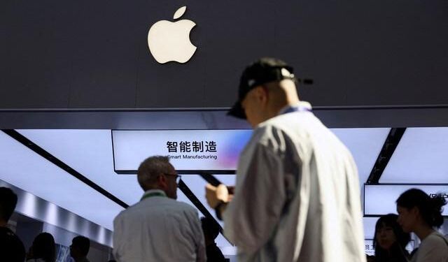 Apple CEO'su Tim Cook Görevini John Ternus'a Devrediyor
