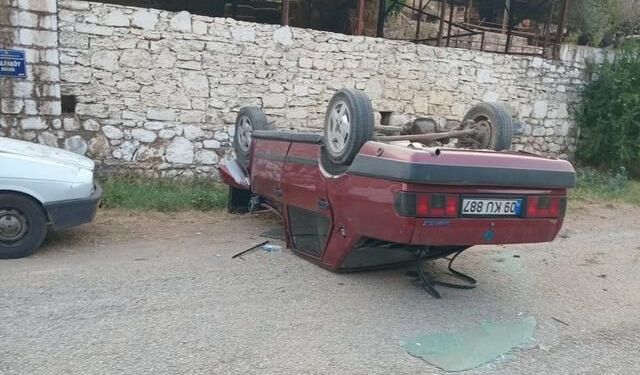 Aydın'da Kontrolden Çıkan Otomobil Ters Döndü, Sürücü Hafif Yaralandı