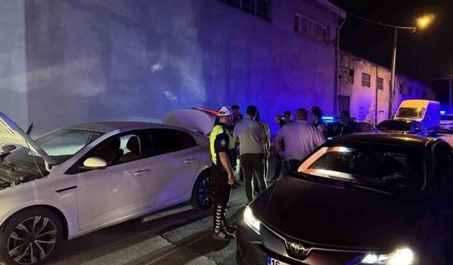 Bursa'da çalıntı araç 10 kilometrelik takip sonrası yakalandı, 380 bin TL ceza kesildi