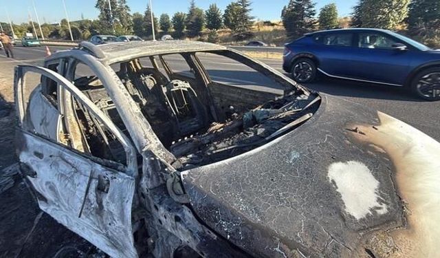 Eskişehir Çevre Yolu'nda otomobil yangını: 3 kişi yaralandı