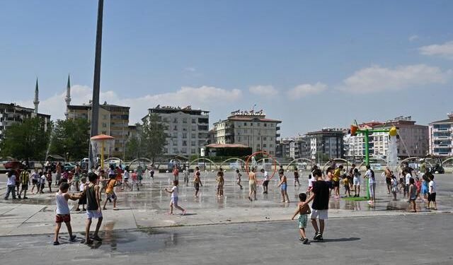 Gaziantep'te Sıcak Hava Günlük Yaşamı Olumsuz Etkiliyor