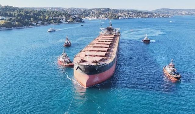 İHA Saldırısına Uğrayan Great Ocean Gemisi İstanbul Boğazı'ndan Geçti
