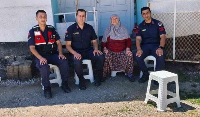 Jandarma ekiplerinden şehit ailesine anlamlı ziyaret