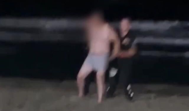 Kumbağ'da Denize Girme Yasağına Rağmen Alkollü Vatandaşın Tehlikeli İnatı