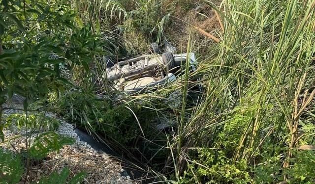Manavgat'ta Kontrolden Çıkan Otomobil Dereye Uçtu, Sürücü Yaralandı