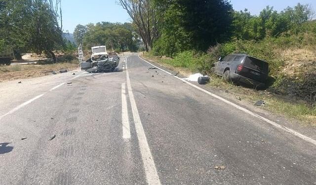 Manisa Demirci'de Şerit İhlali Kazası: 2 Kardeş Hayatını Kaybetti, 2 Kişi Yaralandı