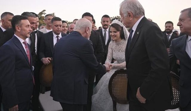 MHP Genel Başkanı Bahçeli, Ankara'daki Düğünde Nikah Şahitliği Yaptı